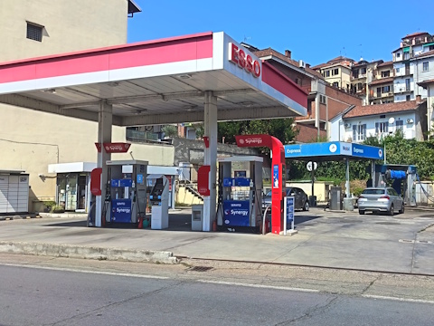 Stazione di Servizio ESSO con lavaggio auto a Moncalieri